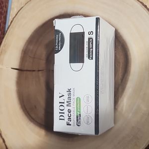 Disposable Face Masks most woman & teens fit  (50pcs) Black in color *s*